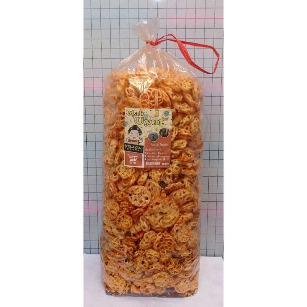 

Kerupuk seblak viral Rafael pedas gurih 250 gram / KERUPUK RAFAEL MAK UYUT