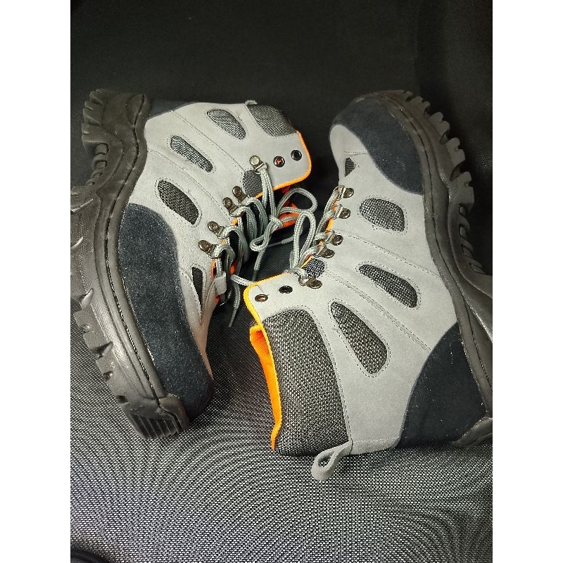sepatu safety treking