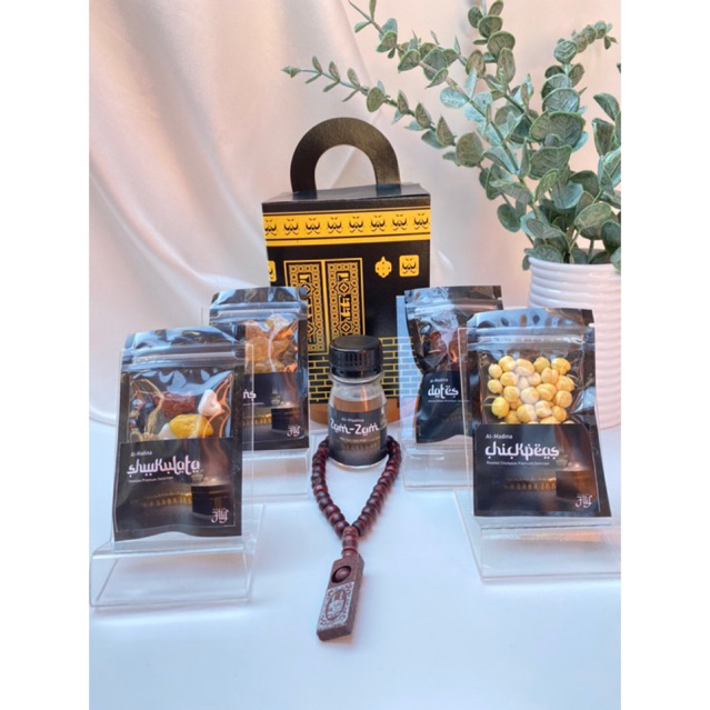 

Paket Al-Madina Tsalasa PREMIUM GARANSI 100% Snack Oleh Oleh Haji dan Umroh Warna Hitam Gold Sudah Gratis Kartu Default