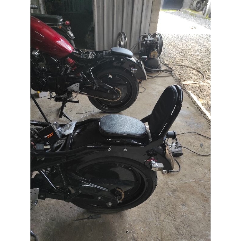 Dudukan bobber indian dan sposter