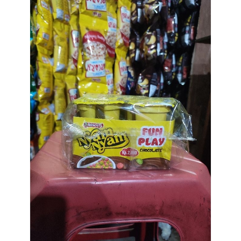 

Nyam Nyam Fun Play Chocolate Isi 12pcs