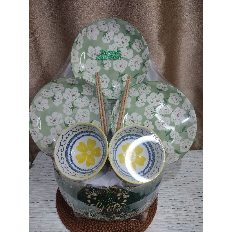 

PARCEL SET SPESIAL LEBARAN IDUL FITRI BUNGA HIJAU(SET PECAH BELAH)