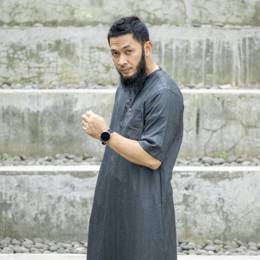 gamis muslim pria motif salur gelap