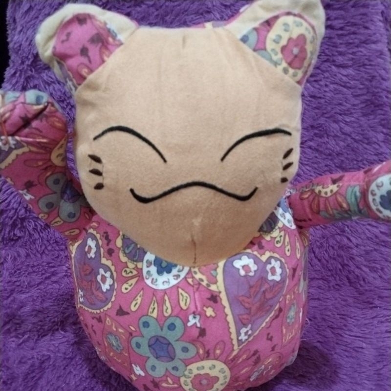 boneka kucing hoki corak