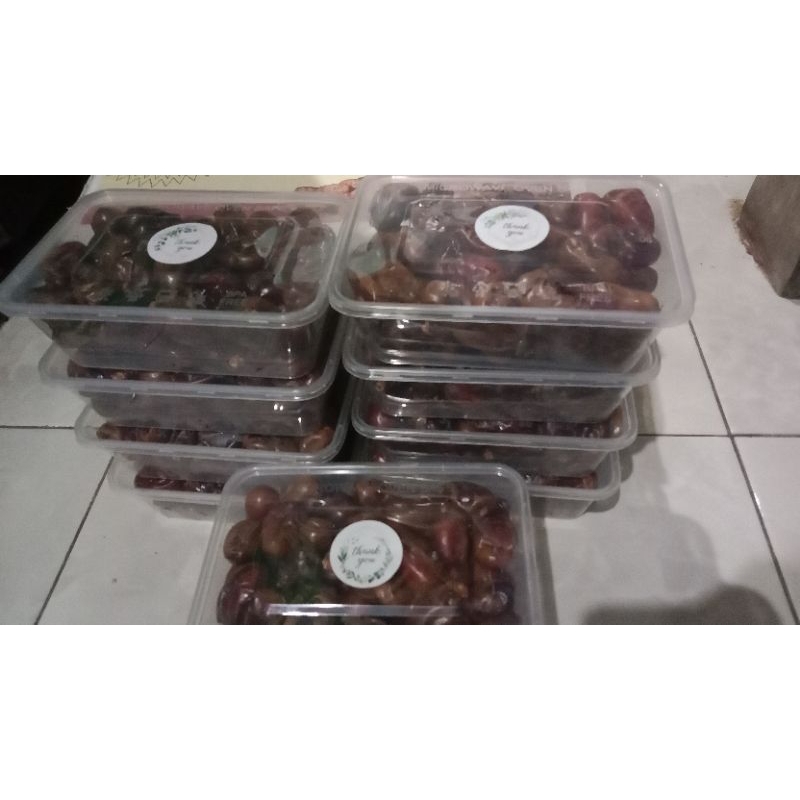 

Kurma Kholas lembut & legit kemasan