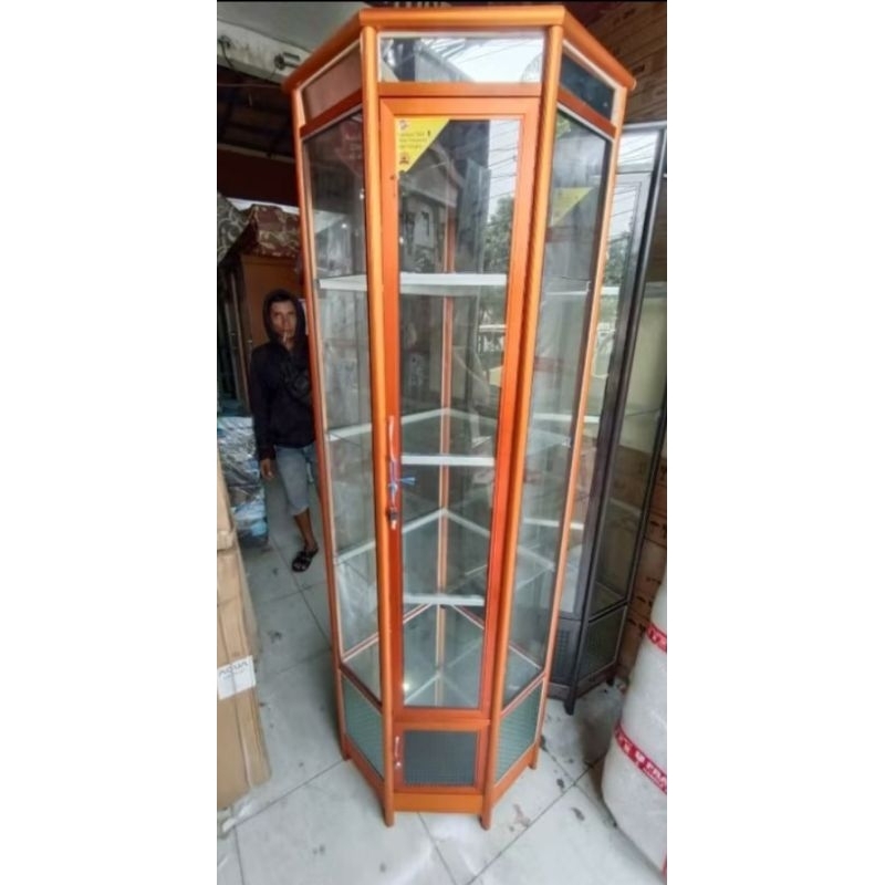 BUPET SUDUT KACA ,BUPET PAJANGAN SUDUT,LEMARI KACA,LEMARI PAJANGAN