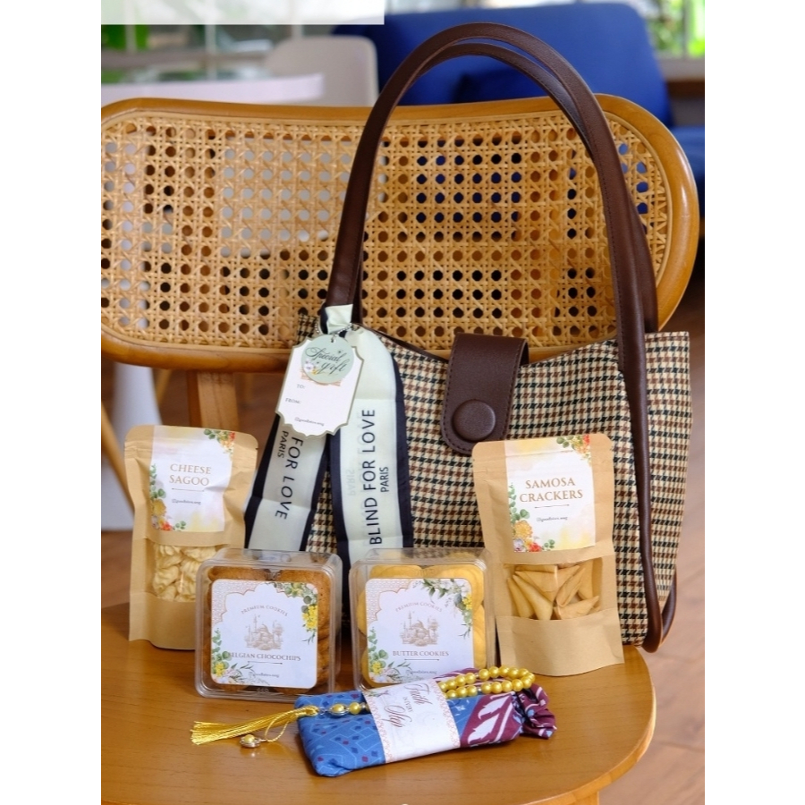 

HAMPERS LEBARAN IDUL FITRI (JASMINE) COOKIES + TOTEBAG