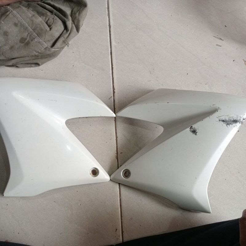 cover sayap tengki vixion lama old putih ori
