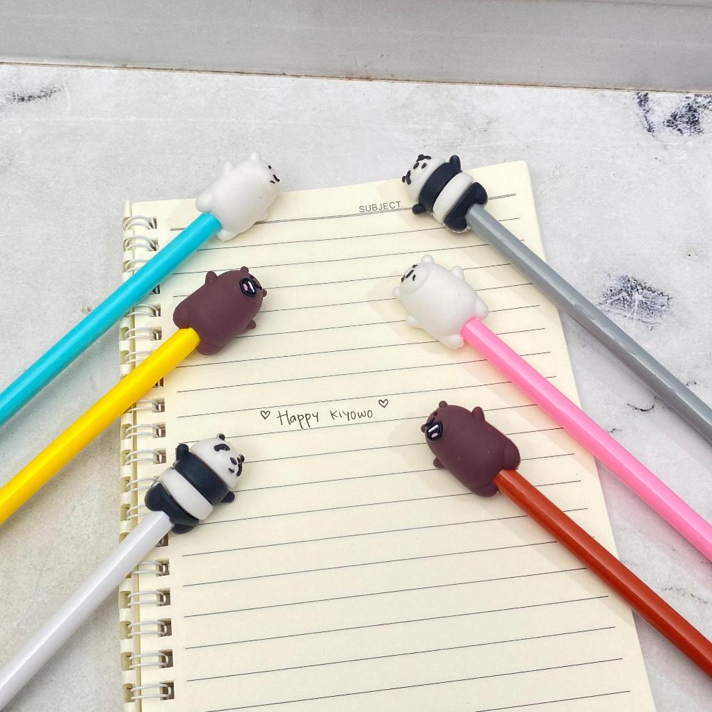

Pulpen gel Beruang Super Cute Lucu Favorit Anak Terlaris Harga TERMURAH / Pen gel BERUANG Bear Imut Unik Ready 4 Model Variant Alat Tulis Sekolah Anak Terlengkap Best Quality Bisa Grosir dan COD