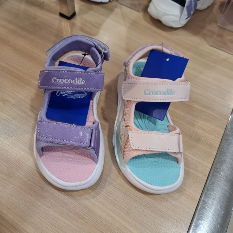New sepatu sandal anak cewek LED by CROCODILE