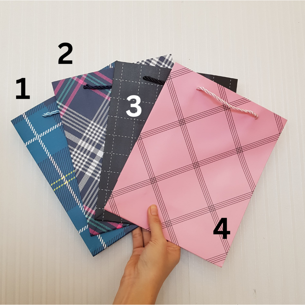 

[ SD-399 S 12 PCS ] Paperbag kertas tali motif 24.5X19.5X9.Tas Kado motif Paperbag Motif Goodie Bag