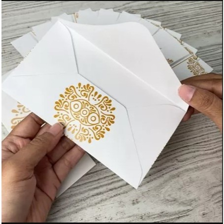 

Isi 5 Pcs Amplop Lebaran Idul Fitri Putih Corak Gold Ukuran Sedang Bahan Tebal / 1 Pack Angpao