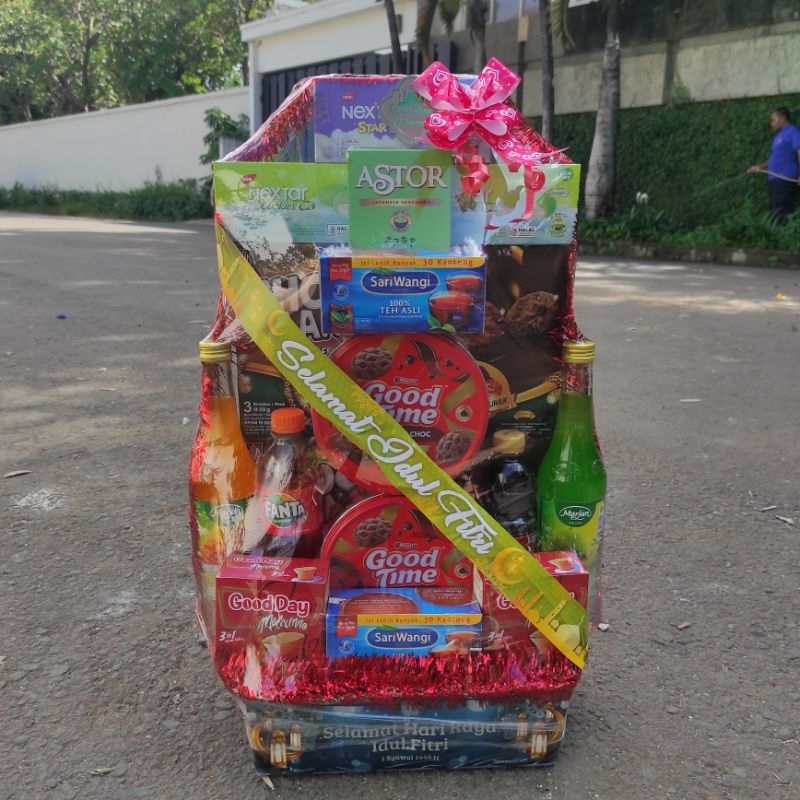 

Parsel Lebaran Idul Fitri - Parsel Snack Lebaran - Hampers Lebaran Terbaru