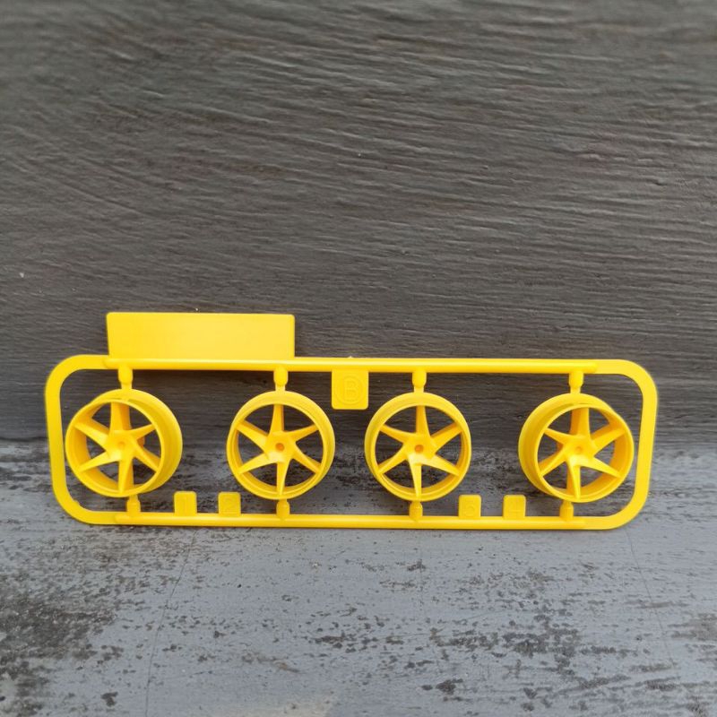 Tamiya Velg Medium Spiral (kuning)