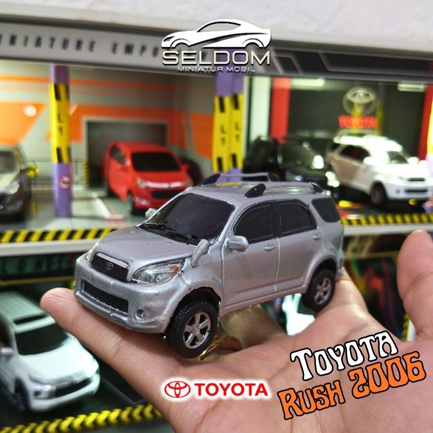 Diecast niatur Toyota Rush Old, Replika Toyota Rush skala 1:43 bisa request warna dan platnomor