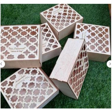 

BOX HAMPERS LEBARAN CUSTOME BOX PARCEL PREMIUM BOX KAYU GIFT BOX LEBARAN KOTAK KADO