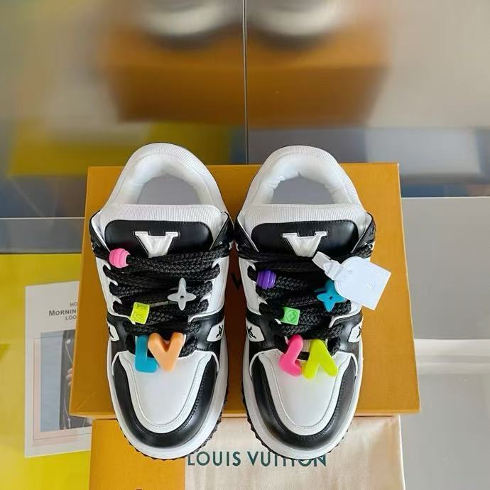 LOUIS VUITTON  Pelatih sepatu olahraga biasa