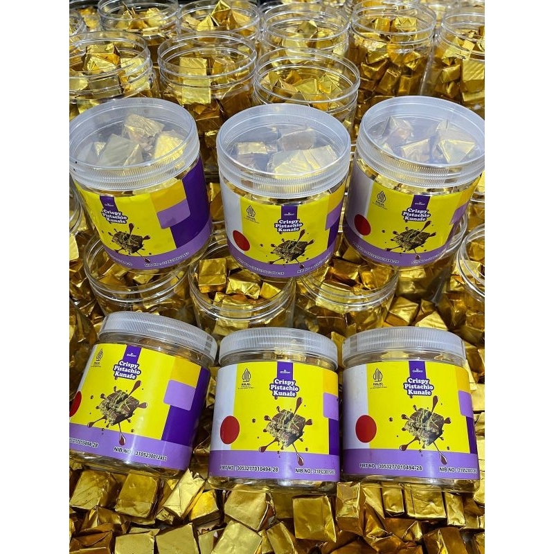 

Terlaris cokelat dubai dan sagon bakar.