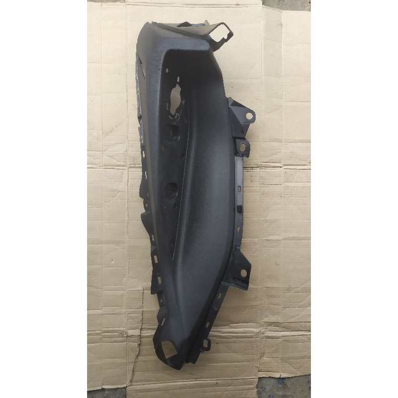 pijakan kaki injakan kaki Yamaha X-Max 250 sebelah kiri bekas original