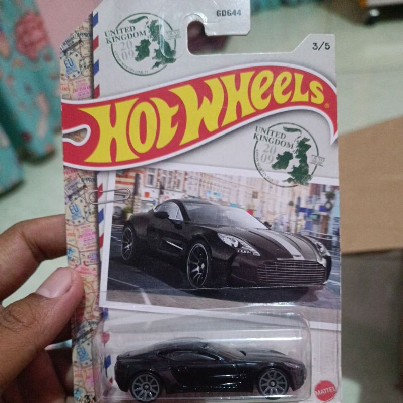 Hot eheels aston martin one-77