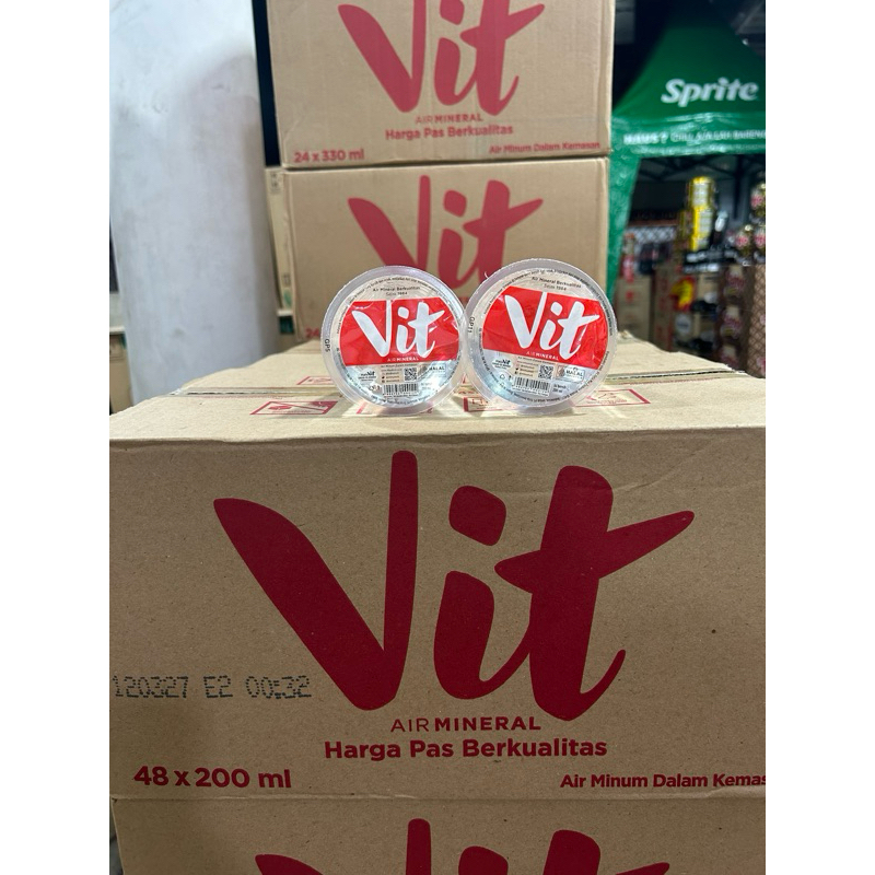 

AIR MINERAL VIT KEMASAN 200 ml