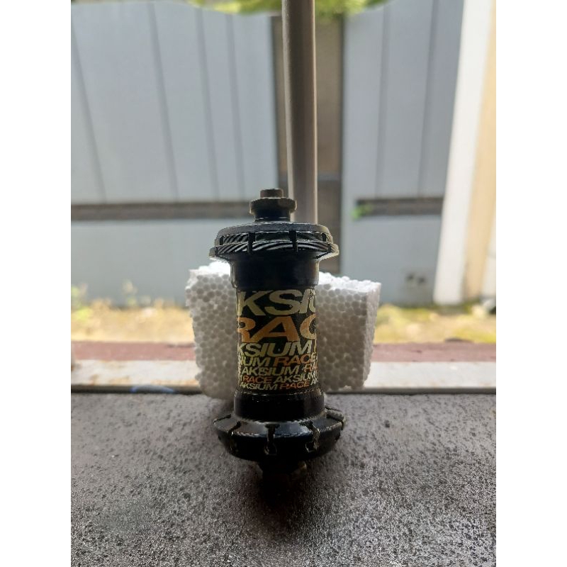 Vintage Mavic Aksium Front Hub 20 Hole Straight Pull 100 mm Race.