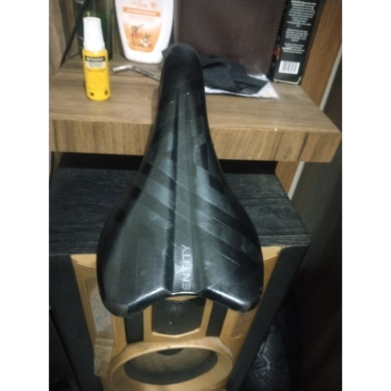 Sadel Entity Extent Minet Lecet karet Pinggir Mengelupas