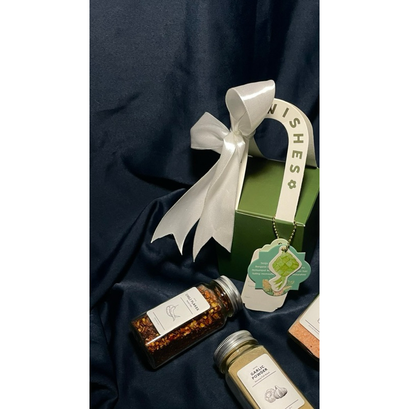 

Hampers Lebaran Bumbu Dapur | Bingkisan Lebaran Unik | Himalayan Salt - Black Pepper - Garlic Powder - Chili Flakes