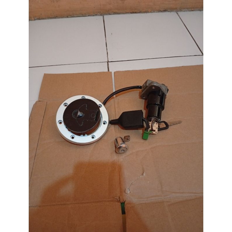 Kunci kontak Set Tutup tengki Ninja 150 R Ss Ninja Rr Original copotan