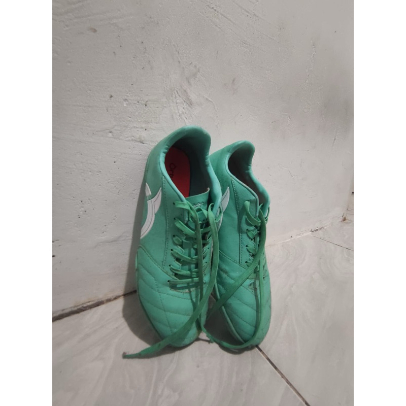 sepatu futsal second