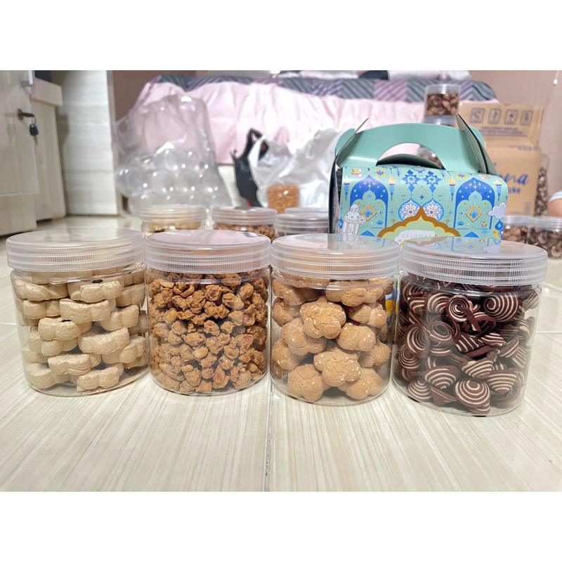 

HAMPERS KUE LEBARAN TOPLES IDUL FITRI KACANG BUMBU KUPING GAJAH KEMBANG SAGU SEMPRONG WIJEN