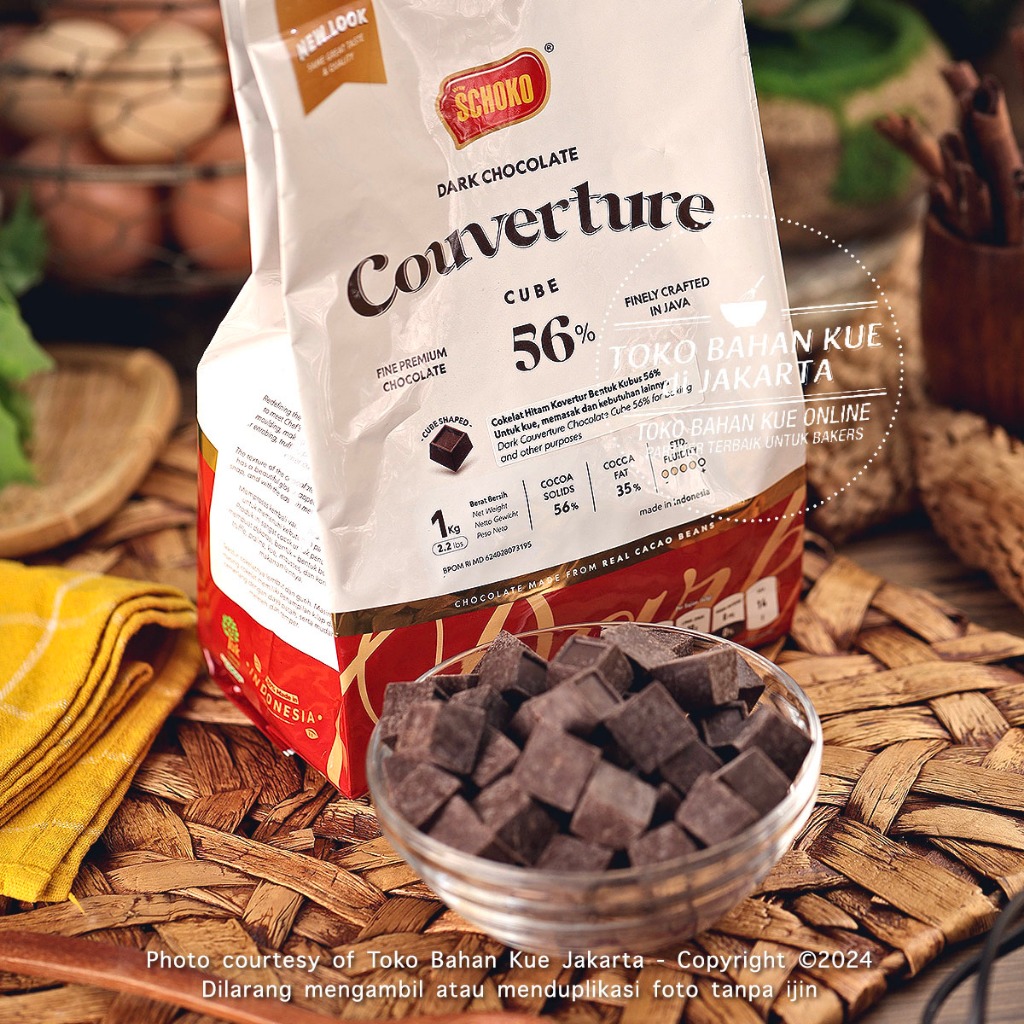 

Schoko Cube 56% 250gr Dark Chocolate Couverture Cokelat Dadu Coklat Baking