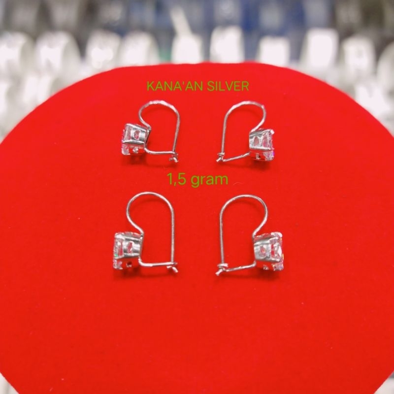 Anting desy perak asli 925 dewasa 1,5 gram mata diamond putih/Silver 925 lapisan emas putih murni.
