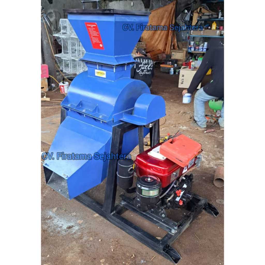 Mesin Hammer Mill Besi - Mesin Penepung Bahan Pakan Ikan dengan Mesin Diesel 16 HP