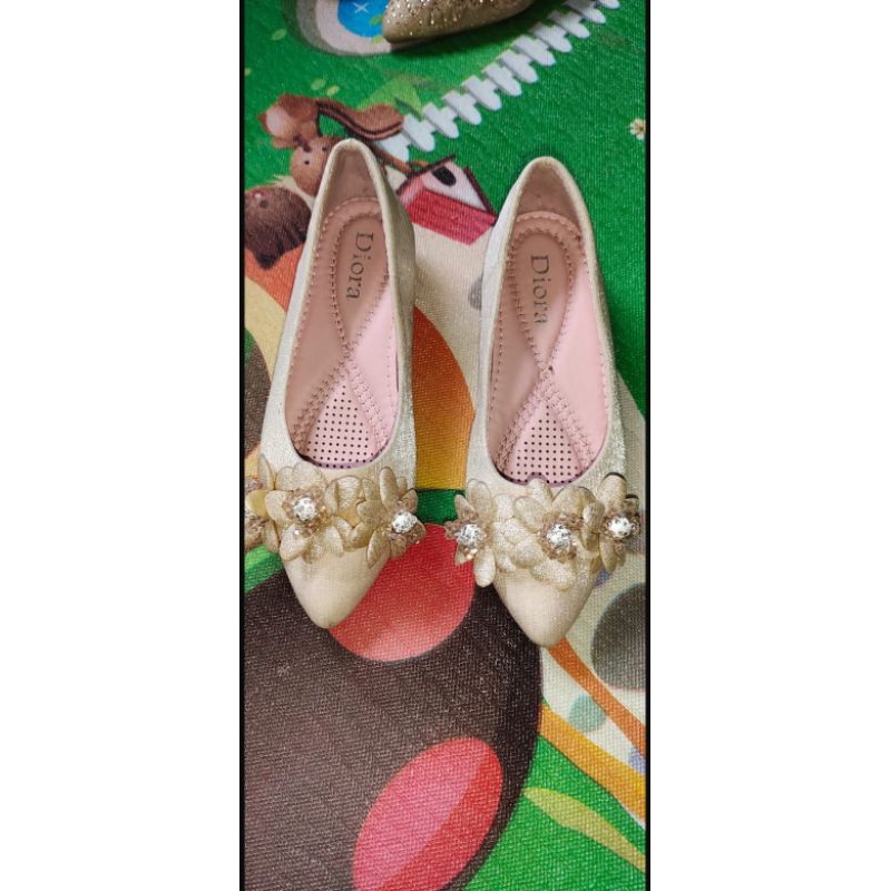 Sepatu pansus anak perempuan