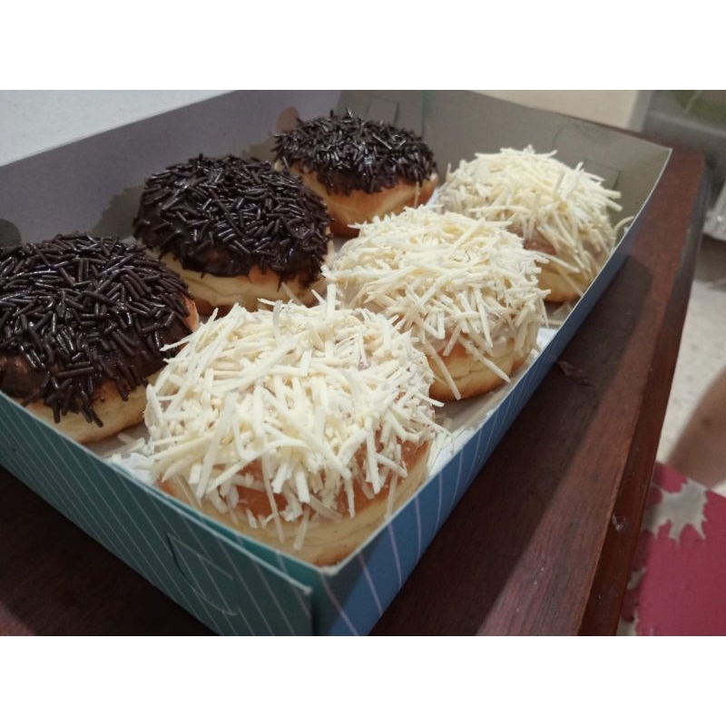 

Donat susu toping mix meses dan Keju isi 6pc per box