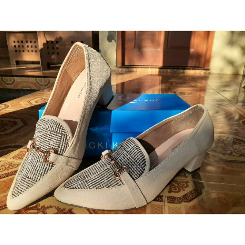 Preloved Sepatu wanita heels Yongki Komaladi Sepatu kerja main wisuda dan kondangan