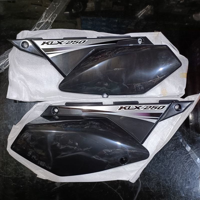 Cover Body Belakang KLX 250 Hitam Asli Kawasaki