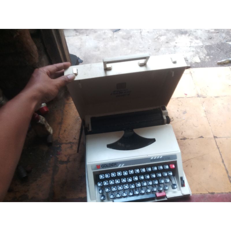 mesin tik jadul vintage kondisi utuh normal