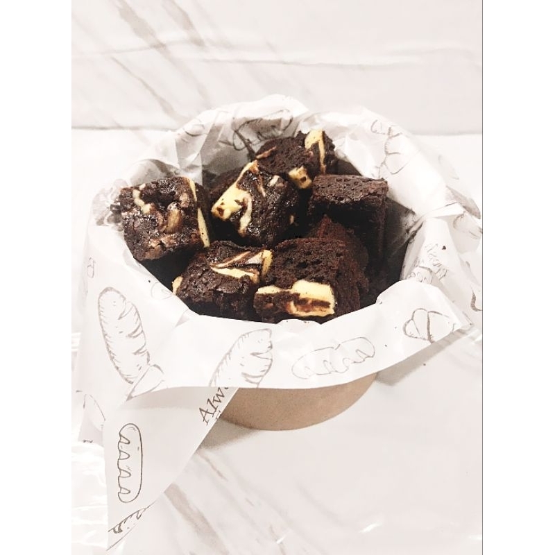 

Premium Cheese Fudgy Brownies Bites