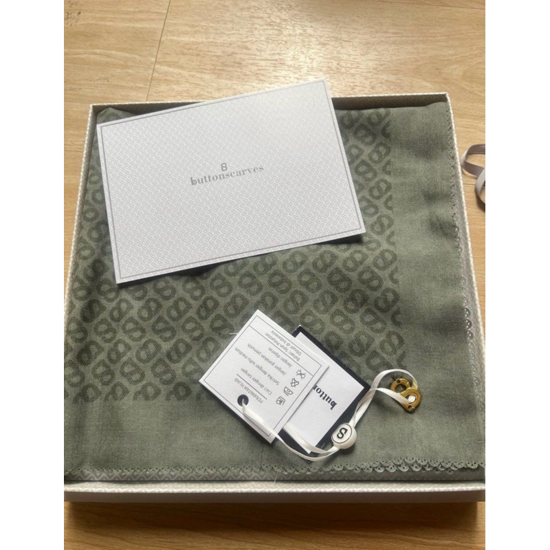 Tapis square asparagus buttonscarves