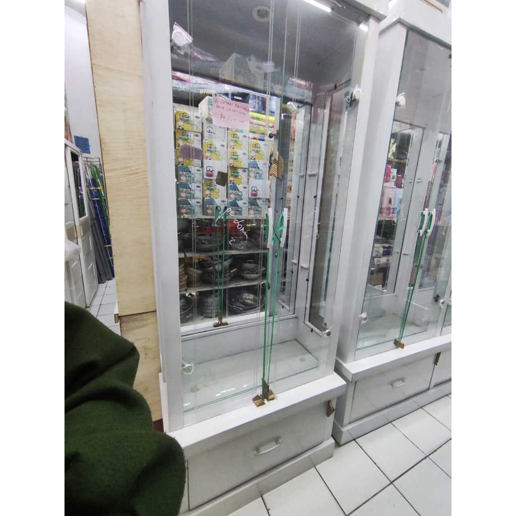 AS LEMARI KRISTAL PUTIH 2PT LACI LAMPU (LEMARI HIAS)*/AS LEMARI KRISTAL PUTIH 3PT LACI LAMPU (LEMARI