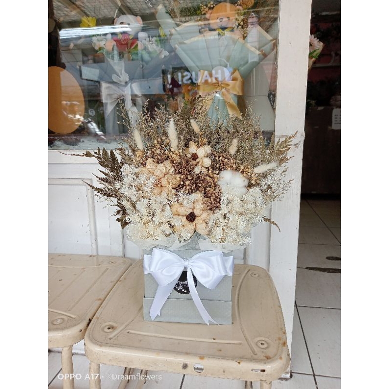 

Bloom box / box bunga preserved ukuran kotak 17x17x15cm