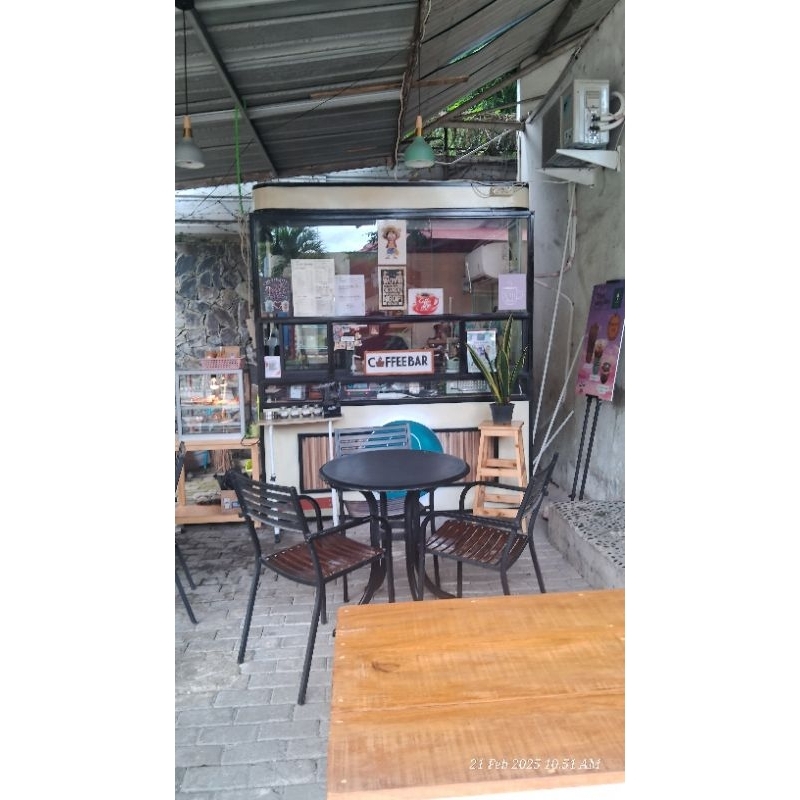 booth container box 200x200x200  plus AC Meja kursi showcase dan frezer pemakaian 3bulan