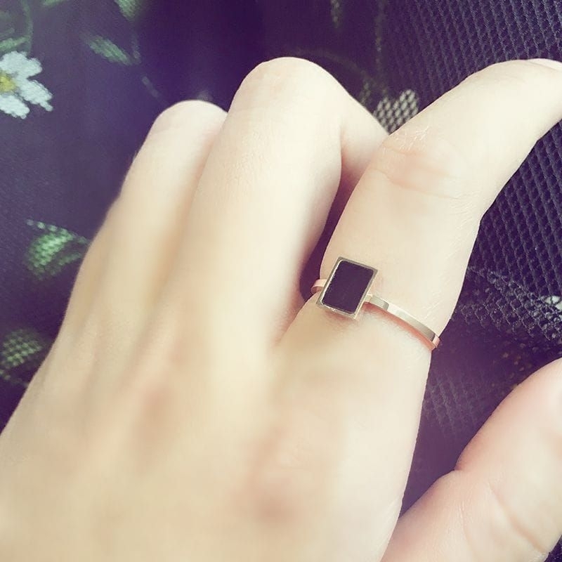 Cincin titanium model ring bulat mata hitam kotak