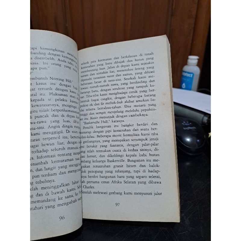 novel anjing setan sherlock holmes