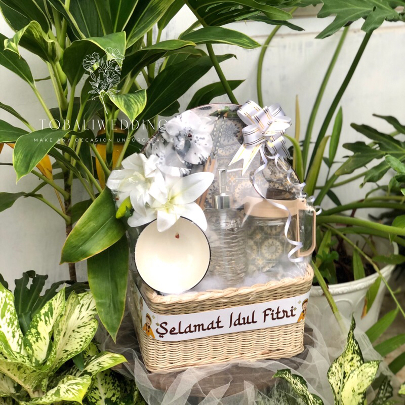 

HAMPERS PIRING CANTIK SET MANGKOK BOTOL KACA