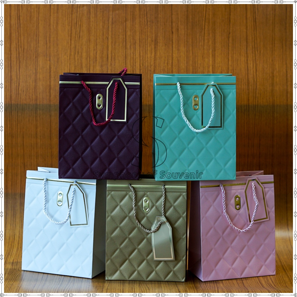 

Paper Bag Emboss Motif List Gold Tas Belanja Tas Souvenir Goodie Bag Tas Hadiah
