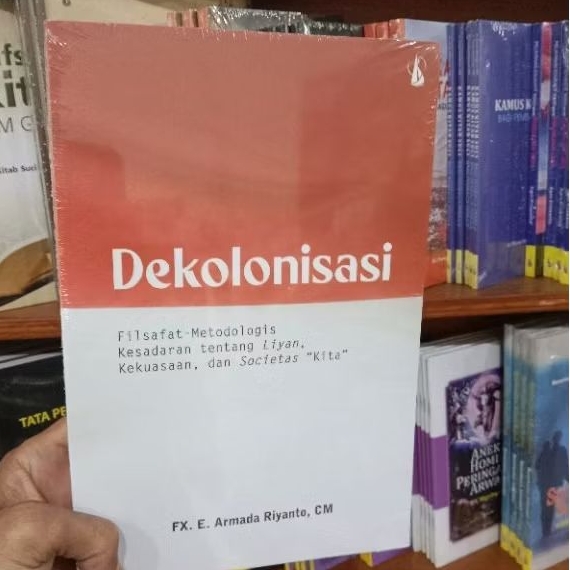 DEKOLONISASI FILSAFAT METODOLOGIS KESADARAN TENTANG LIYAN DAN SOCIETAS
