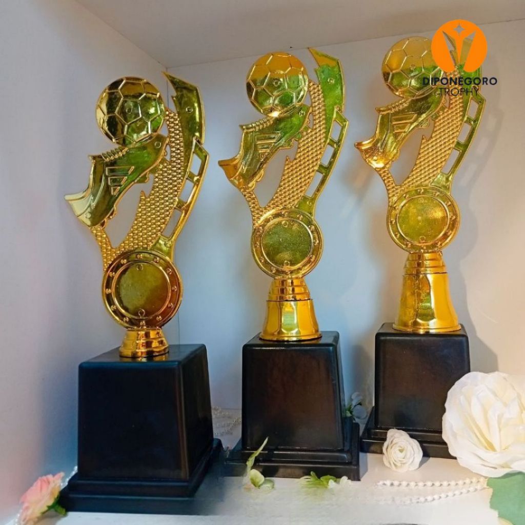 Piala Sepakbola 1 Set Tatakan Putih/Hitam Tinggi 30-35 cm